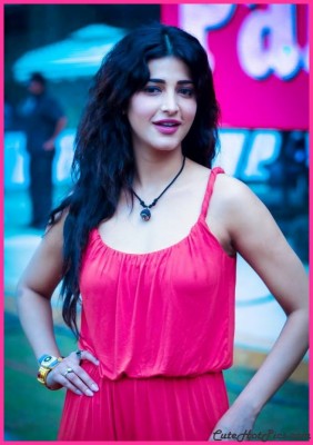 Shruti Hassan Hot Photos 680x1024 Wallpaper Teahub Io