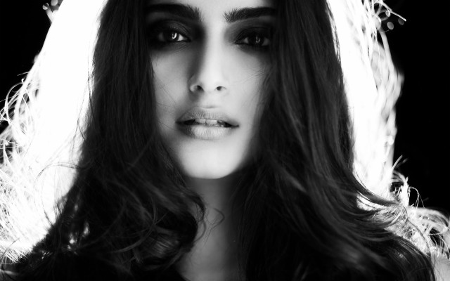 Sonam Kapoor Black And White 4k - 3840x2400 Wallpaper - teahub.io