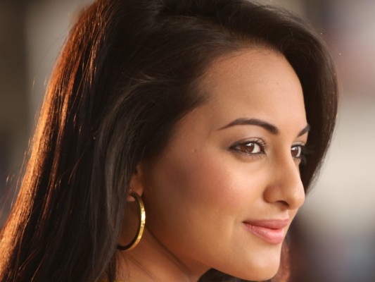 Sonakshi Sinha Close Up Hd Wallpaper Film Star Girl Name 900x675