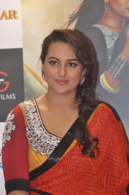 Real Mom Of Sonakshi Sinha - 630x949 Wallpaper Real Mom Of Sonakshi Sinha - 630x949 Wallpaper