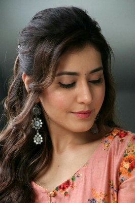 Raashi Khanna Lips - 1600x2401 Wallpaper - teahub.io