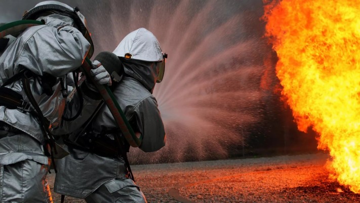Photo Wallpaper Fire, Fire, Fight, Zombie Vs Firefighter - วอลเปเปอร์