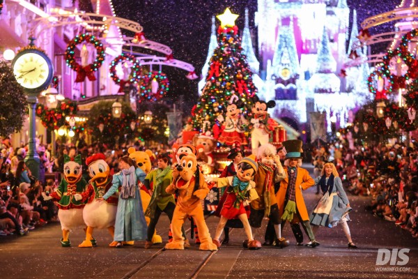 Disneyland Hotel Wallpaper - Magic Kingdom Christmas Characters ...