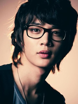 Minhossii - Asian Men Long Hair With Eyeglasses - 715x956 Wallpaper -  