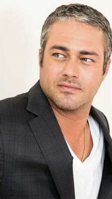 Taylor Kinney - 736x1308 Wallpaper - teahub.io