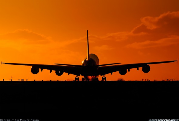 Airbus A380 Night Landing - 1200x812 Wallpaper - teahub.io