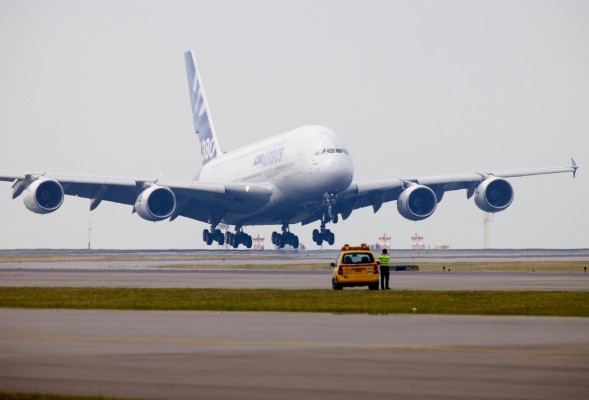 Airbus A380 Night Landing - 1200x812 Wallpaper - teahub.io