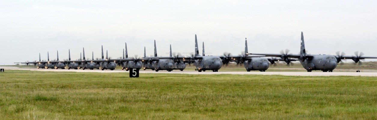 C 130 Hercules Military C-130 Aircraft - C 130 小牧 基地  - HD Wallpaper