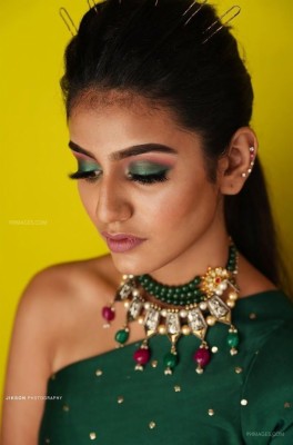 Priya Prakash Varrier Hot 2020 - 710x1075 Wallpaper - teahub.io