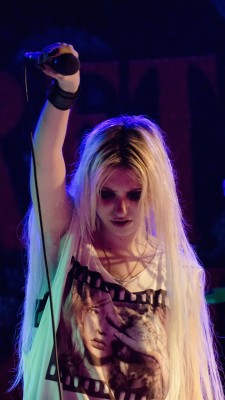 Iphone Wallpaper Taylor Momsen - 1080x1920 Wallpaper - teahub.io