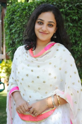 Nitya Menon Photos Hq Photo - Nitya Menon In Inkokkadu - 1000x1502 ...