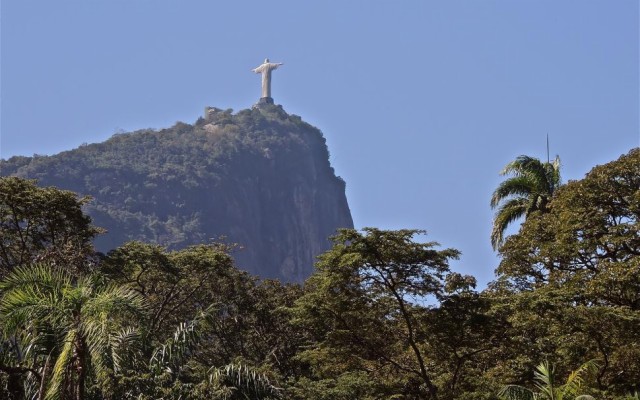 Rio De Janeiro Christ The Redeemer Statue Hd Wallpaper Christ The Redeemer 2560x1440 Wallpaper Teahub Io