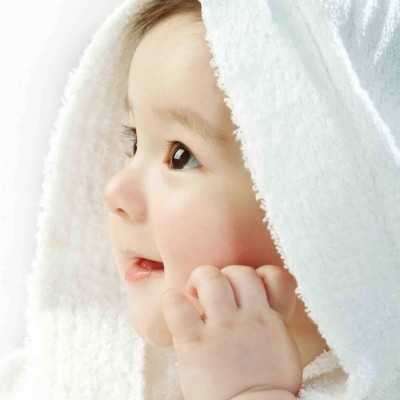 Cute Baby In Cute Pose - 832x832 Wallpaper - teahub.io