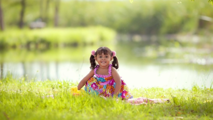 Wallpaper Little Girl, Summer, Light, Mood, Baby - Girl Playing In Grass -  1920x1080 Wallpaper 