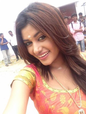 Tamil Actress Oviya Hot Stills - Tamil Actress Oviya Hd - 700x1053