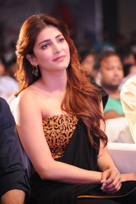 Shruti Hassan Photos In Balupu - 710x970 Wallpaper - teahub.io