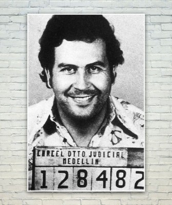 Pablo Escobar Narcos Smoking - 722x960 Wallpaper - teahub.io