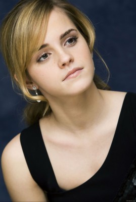 Emma Watson - Full Hd Emma Watson Hd Wallpaper For Iphone - 1333x1980