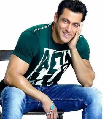 Salman Khan In Wanted - 990x556 Wallpaper Salman Khan In Wanted - 990x556 Wallpaper