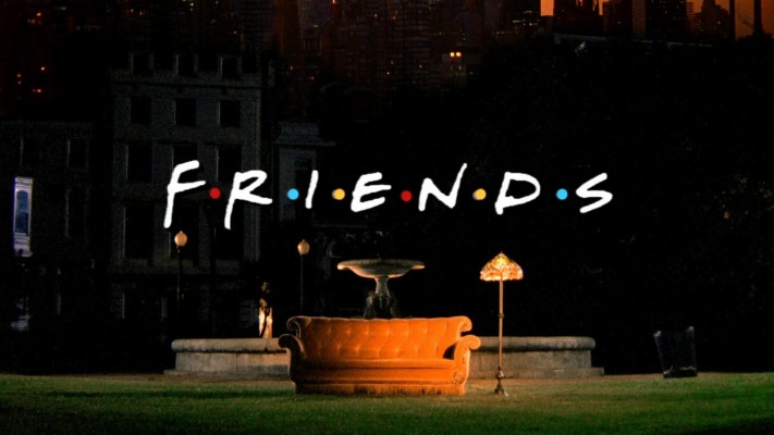Friends Wallpaper - Friends Couch And Fountain - 1920x1080 Wallpaper