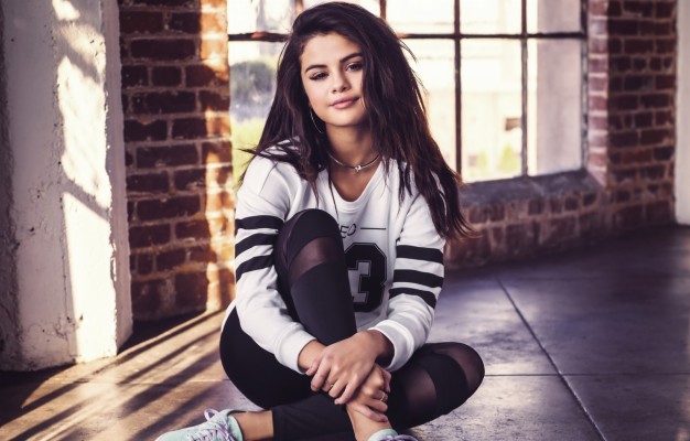 Selena Gomez Marshmello 7680x43 Wallpaper Teahub Io