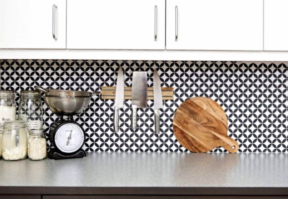 Kitchen With Black And White Wallpaper Backsplash Low - Black And White