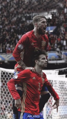 Pique And Ramos Celebration  - HD Wallpaper