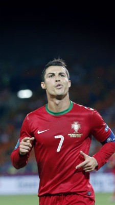 Soccer Players Iphone Wallpaper - Cristiano Ronaldo Wallpaper Iphone Portugal  - HD Wallpaper