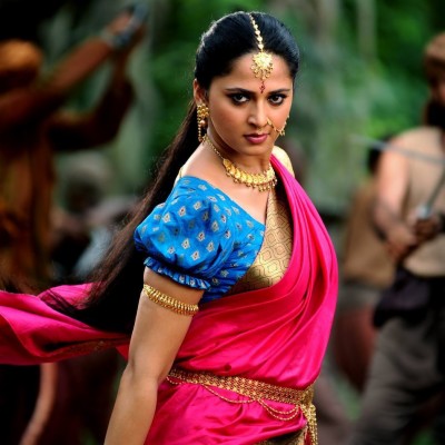 Bahubali Wallpapers - Anushka Entry In Bahubali 2 - 1366x768 Wallpaper