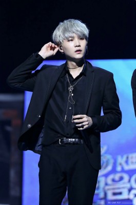 Min Yoongi - Bts Suga In Suit - 951x1434 Wallpaper - teahub.io