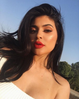 Kylie Jenner Wallpaper - Kylie Jenner Hot Hd - 1024x768 Wallpaper
