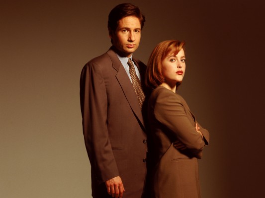 Check Out Mulder Scully In New Photos From The X Files - New X Files ...