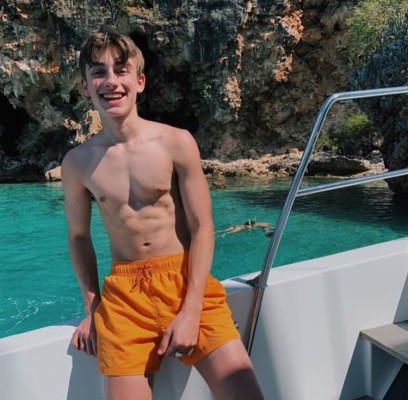 Johnny Orlando - 2560x1440 Wallpaper - teahub.io