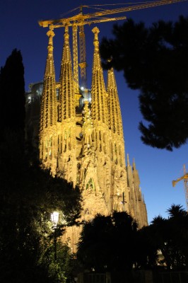 La Sagrada Familia Hd 640x1136 Wallpaper Teahub Io