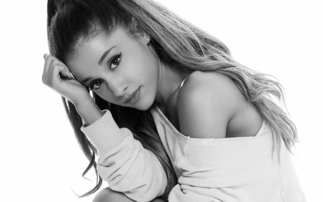 Ariana Grande Gray Wallpaper - Ariana Red Hair - 800x600 Wallpaper - teahub.io