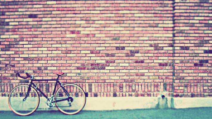 Retro Bike On Wall Wallpapers Hd / Desktop And Mobile - Vintage Desktop  Backgrounds - 3840x2160 Wallpaper 